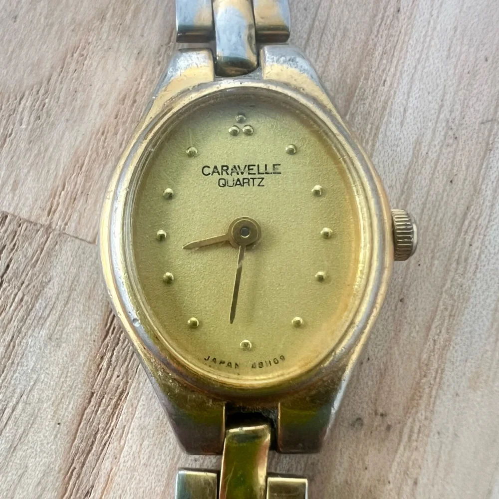 Vintage caravelle by Bulova ladies oval gold tone watch case NEW BATTERY